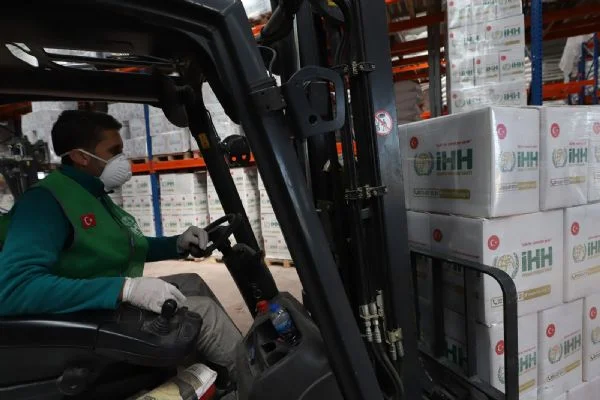 İHH'dan evde bakıma muhtaç ailelere destek