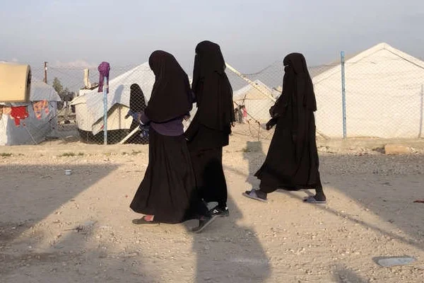 Irak, ebeveynleri IŞİD'li 82 çocuğu Azerbaycan'a gönderdi