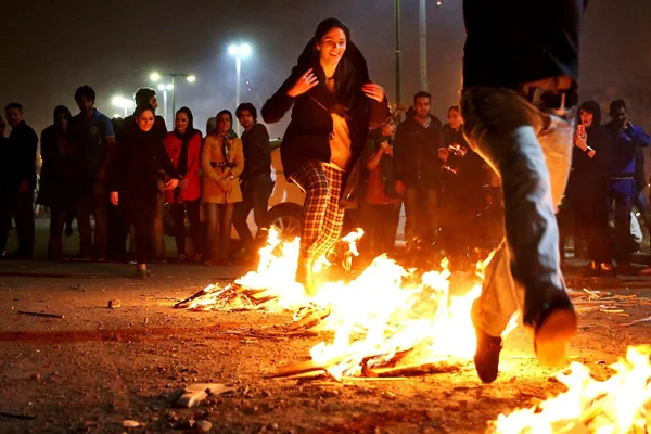İran'da virüse rağmen ''Çarşamba Suri'' kutlamaları: Çok sayıda ölü ve yaralı var