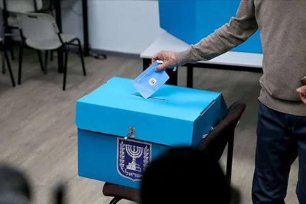 İsrail'deki seçimin ilk sonuçları yeni bir koalisyonu gösteriyor