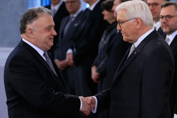 İsrail'in Berlin Büyükelçisi koronavirüse yakalandı