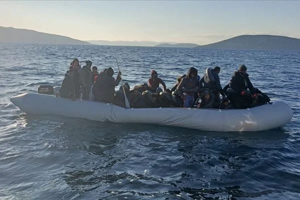 İzmir'de Türk kara sularına geri itilen 121 sığınmacı kurtarıldı