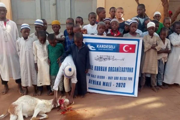 Kardeşeli kurban bağışlarınızı sizin adınıza ihtiyaç sahiplerine ulaştırıyor!