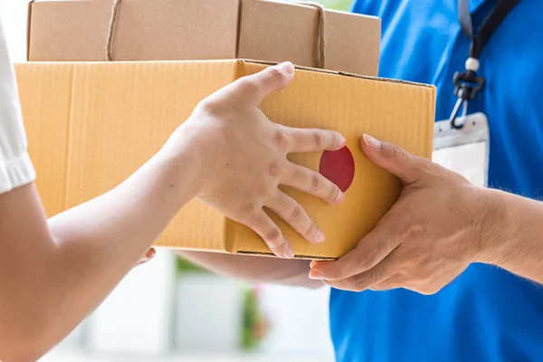 Kargo paketlerinden koronavirüs bulaşır mı? Uzmanlar uyardı