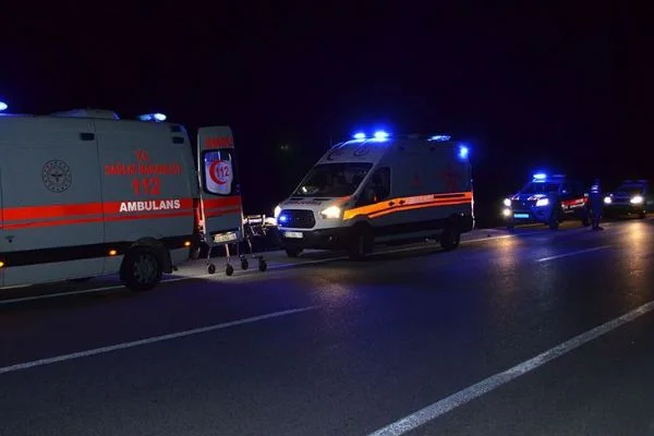 Konya'da sığınmacıları taşıyan minibüs devrildi: 1 ölü, 13 yaralı