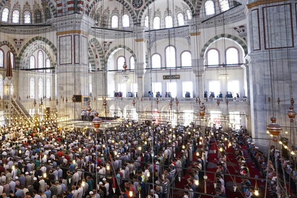 Koronavirüs endişesi devam ederken Din İşleri Yüksek Kurulu'ndan 'Cuma namazı' açıklaması