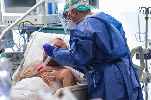 Koronavirüs hastasını başarısız Ebola ilacı iyileştirdi
