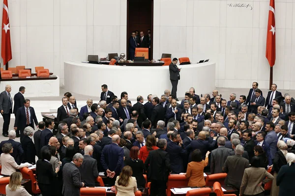 Meclis'te Engin Özkoç kavgası!