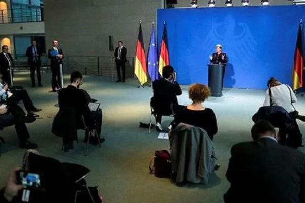 Merkel'in toplantısında medyaya 'ayar verildi'