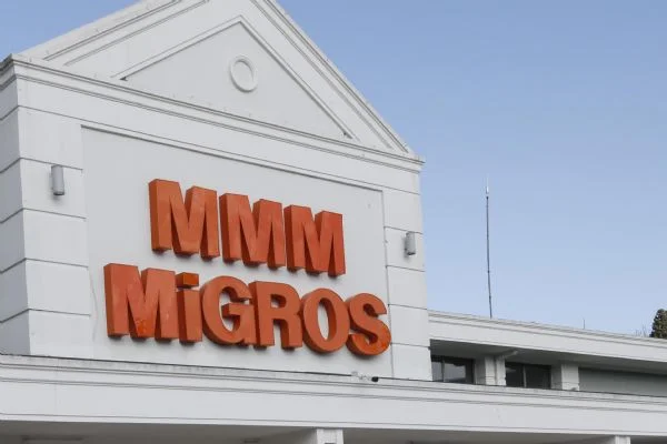 Migros 60 yaş üstünün evine götürüyor