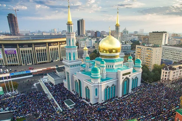 Moskova'da koronavirüs nedeniyle, Merkez Camii'nde 24 saat Kuran okunuyor