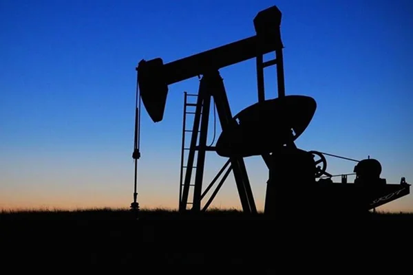 Novıye İzvestiya gazetesi : Suudiler 'Ruslar ne isterse 10 dolar daha ucuza' diye petrol satıyor!
