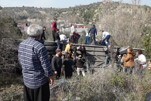 Osmaniye'de otobüs devrildi: Onlarca yaralı var