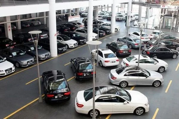 Oto satışı Avrupa'da geri vites yaptı