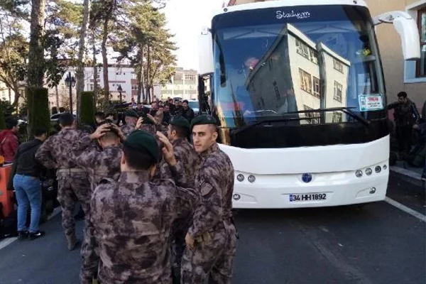 Özel Harekat polisleri Edirne yolunda