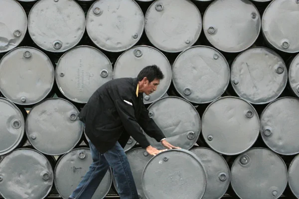 Petrol fiyatları haftaya sert düşüşle başladı