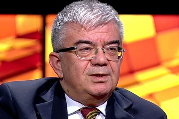 Profesörün paylaşımı tepki çekti: Koronavirüsün ilacı 20 tabletlik kutularda piyasaya çıktı