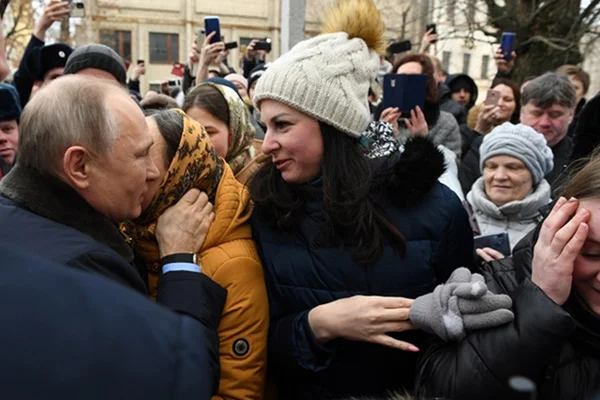 Putin'e sokak ortasında evlilik teklif edildi
