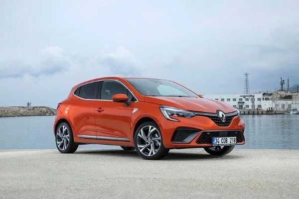 Renault martta vitesi yükseltti