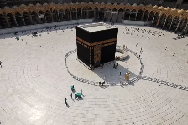 S. Arabistan'da koronavirüs önlemleri: Kabe'ye girişler kapatıldı