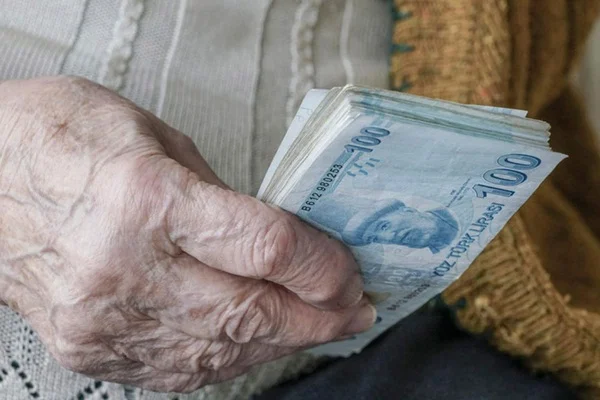 SGK'dan 'koronavirüs' kararı: Yüksek risk grubu olan emekliler için 'maaş' adımı
