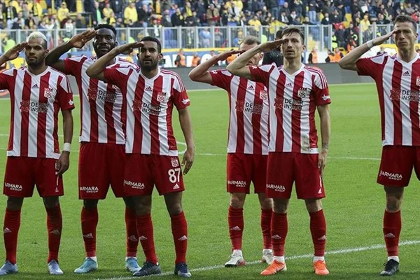 Sivasspor, 3 puana ikinci yarıda uzandı