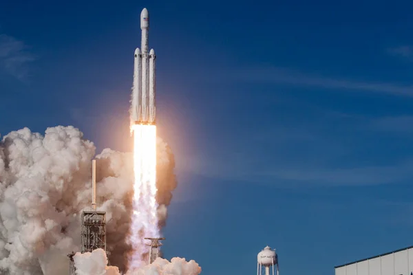 SpaceX ile uzaya seyahat etmenin bedeli