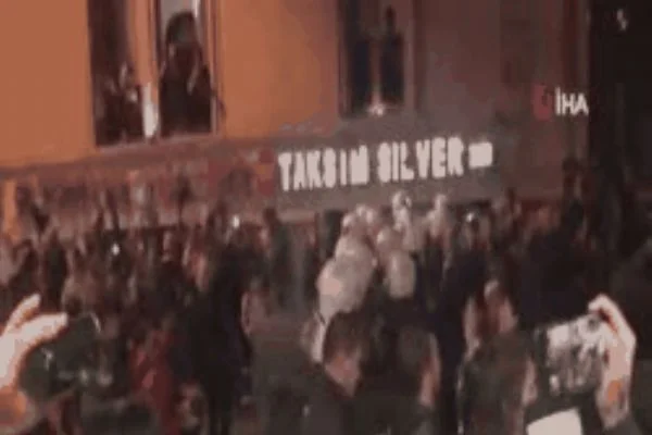 Taksim'de izinsiz gösteride 34 kişi gözaltına alındı