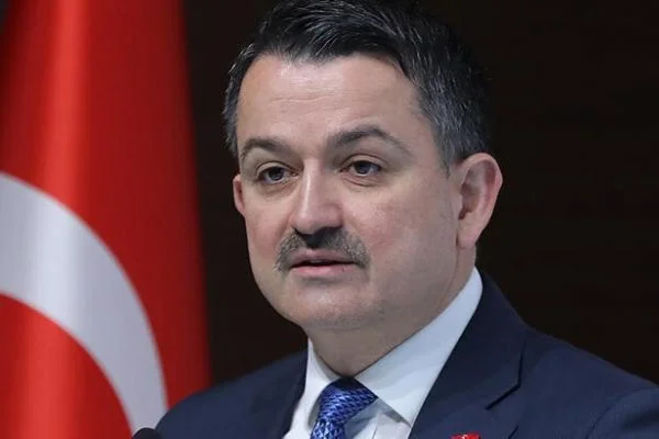 Tarım ve Orman Bakanı Pakdemirli, Ege Denizi'nde balık avına çıktı