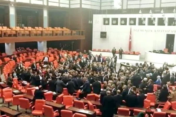 TBMM'de yumruklu kavga