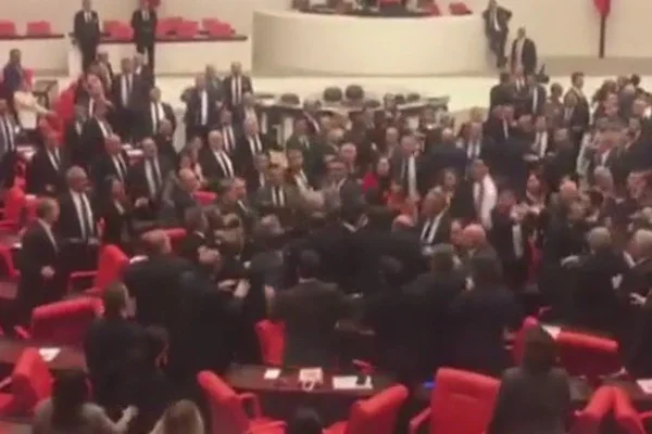 TBMM'de yumruklu kavga