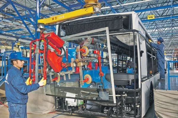 Temsa işçilerinin yarısı işbaşı yaptı