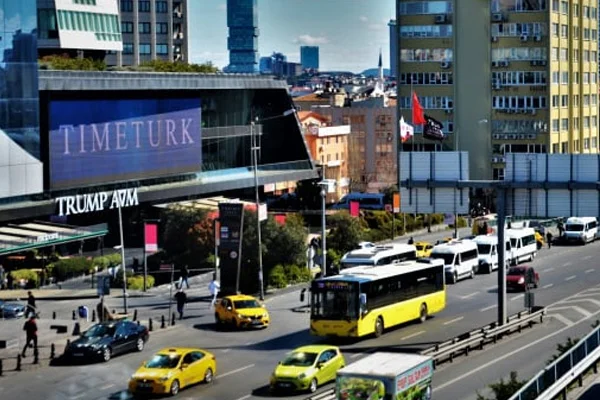 Timeturk, AVM'lerin açık hava reklamlarında