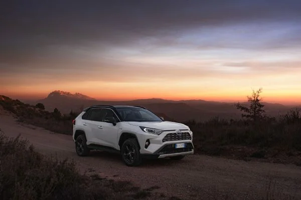 Toyota'dan Gerçek SUV, Gerçek Hibrit: "RAV4 Hybrid Passion X-Sport"