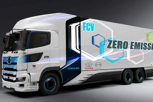 Toyota ve Hino 600 KM menzilli hidrojen yakıt hücreli ağır ticari araç geliştiriyor