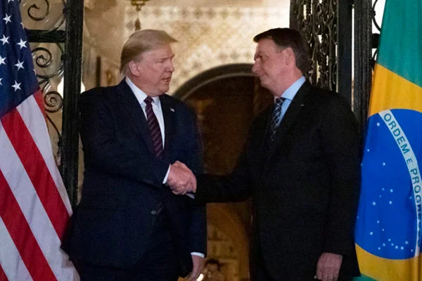 Trump'la tokalaşan Brezilya Devlet Başkanı'na koronavirüs teşhisi kondu