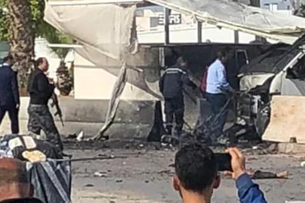 Tunus'taki ABD elçiliği girişinde bombalı saldırı