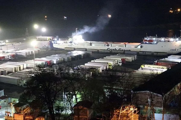 Ukrayna'dan gelen tır şoförleri öğrenci yurduna yerleştirildi