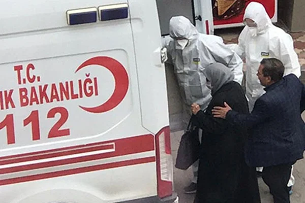 Umreden dönen yaşlı kadın, koronavirüs şüphesiyle gözlem altına alındı