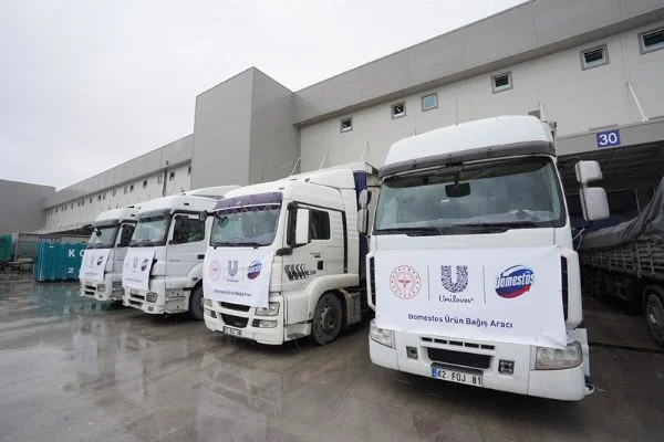 Unilever Türkiye, Sağlık Bakanlığı'nın mücadelesine 230 tonluk Domestos çamaşır suyu bağışıyla destek oldu