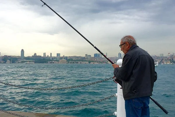 Üsküdar Belediyesinden örnek koronavirüs kararı: Balık tutmak yasaklandı