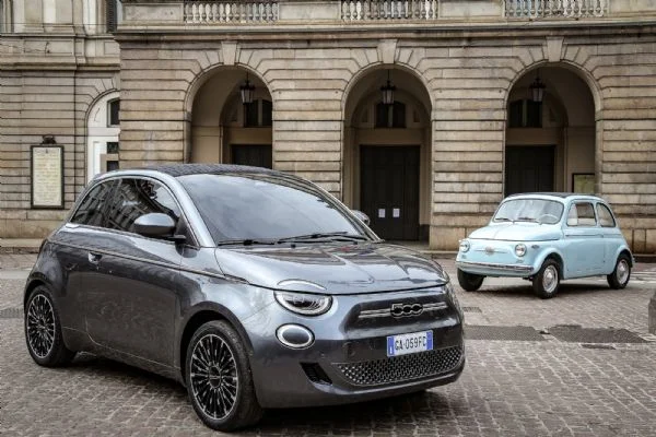 Yeni Fiat 500'ler yolları "elektriklendirecek"