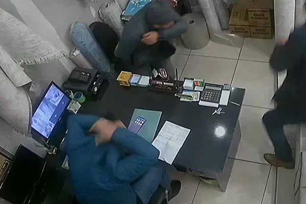 Zonguldak'ta ilginç olay: Dükkandaki kişi hapşırınca herkes kaçacak yer aradı