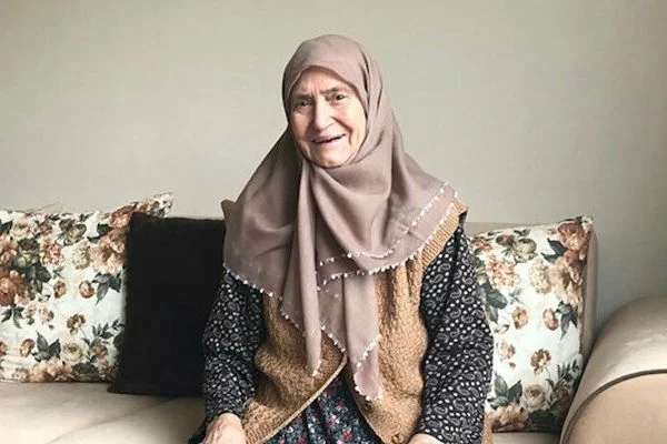 86 yaşında koronavirüsü yendi, beyin kanaması geçirdi