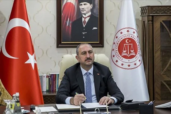 Adalet Bakanı Gül: Kovid-19'la bağlantılı olarak 750 kişi hakkında soruşturma başlatıldı