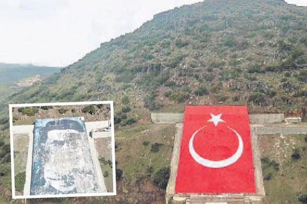 Afrin'de, Öcalan posteri yerine dev Türk bayrağı