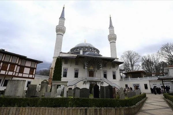 Almanya'da camilerin mayısta açılması gündemde