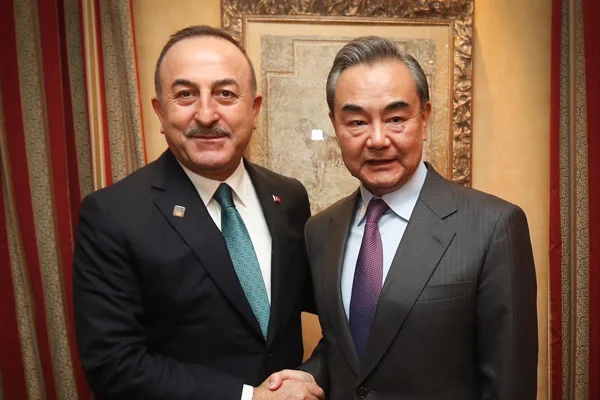 Bakan Çavuşoğlu, Çinli mevkidaşı ile görüştü