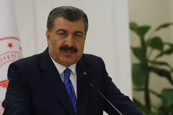 Bakan Koca açıkladı: Can kaybı 425'e, vaka sayısı 20 bin 921'e yükseldi