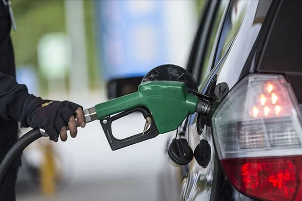 Benzine bir indirim daha